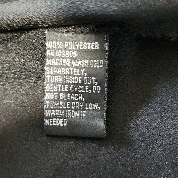 🌷 Sioni beaded neck, silky Blouse 🌷 - Picture 3 of 4